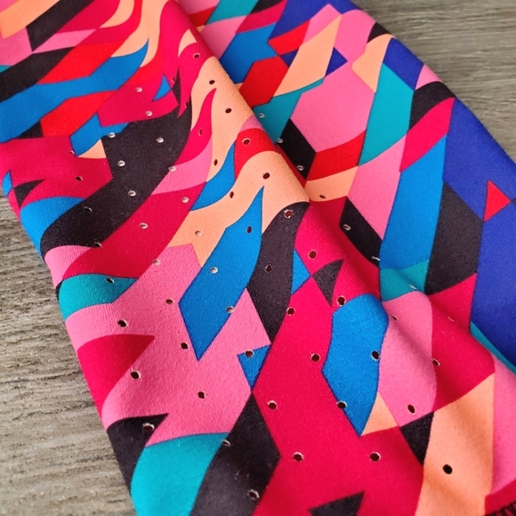 Zella Red, Blue & Black Geo Print Athletic Active Workout Capris - Sz XS - Picture 4 of 14